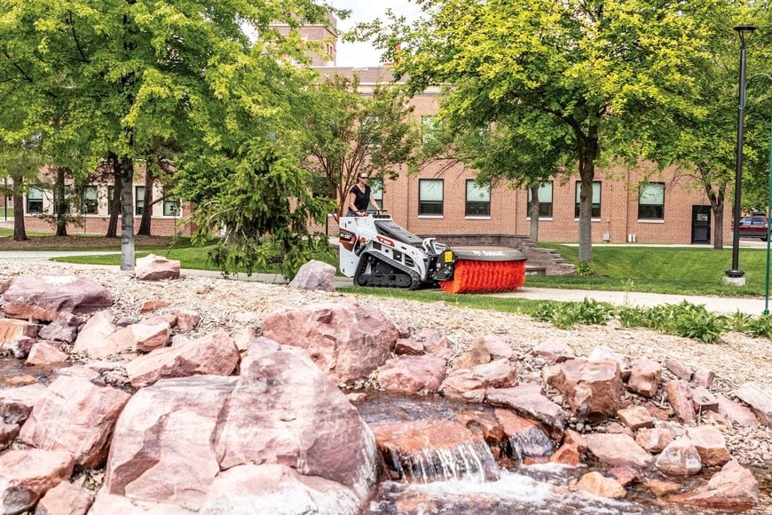 Bobcat lanza la nueva minicargadora de orugas MT100